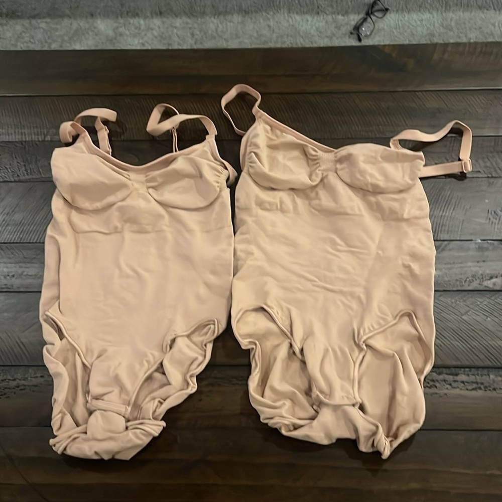 Skims Sculpting Bodysuit W. Snaps - Picture 8 of 11